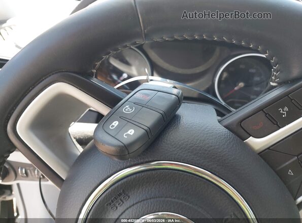 3C4NJCBB4JT102859 2018 JEEP COMPASS White წინა პანელის ხედი