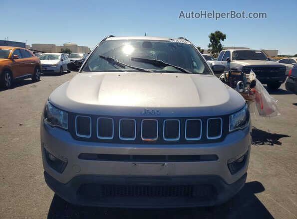 3C4NJCBB4JT194619 2018 JEEP COMPASS Silver Вид спереду