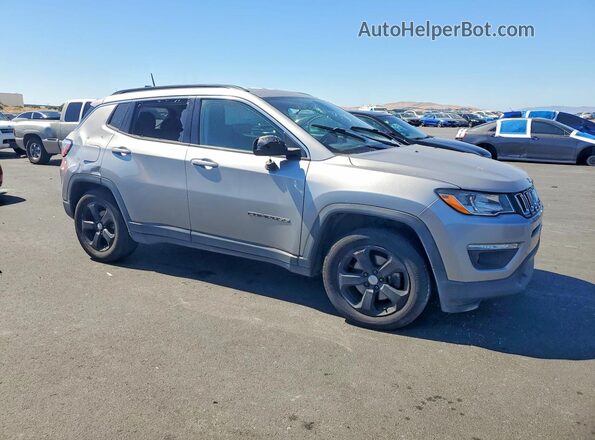 3C4NJCBB4JT194619 2018 JEEP COMPASS Silver Передня права чверть