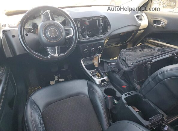 3C4NJCBB4JT194619 2018 JEEP COMPASS Silver Вид панелі приладів