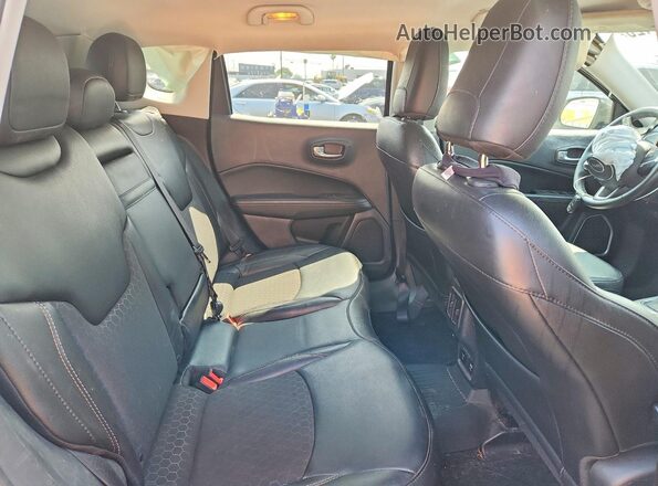 3C4NJCBB4KT615451 2019 JEEP COMPASS Charcoal უკანა სალონის ხედი