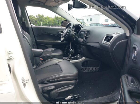 3C4NJCBB5JT318946 2018 JEEP COMPASS White წინა სალონის ხედი