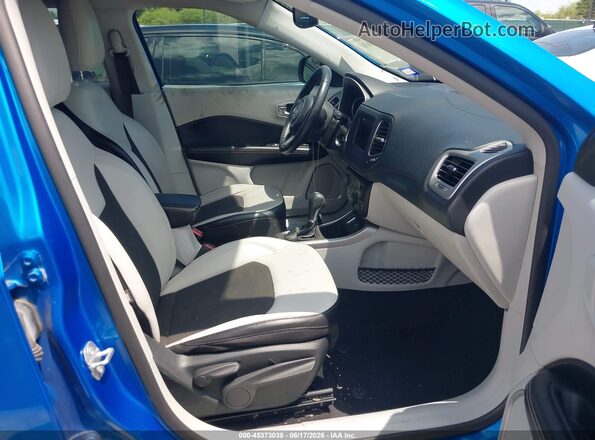 3C4NJCBB5KT843944 2019 JEEP COMPASS Blue Вид салону спереду