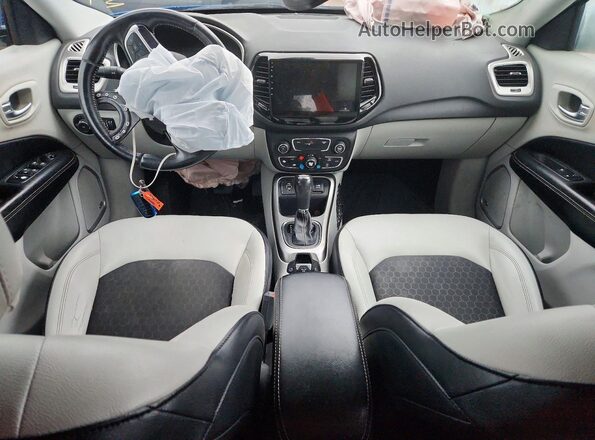 3C4NJCBB8HT632567 2017 JEEP COMPASS Blue Вид панелі приладів