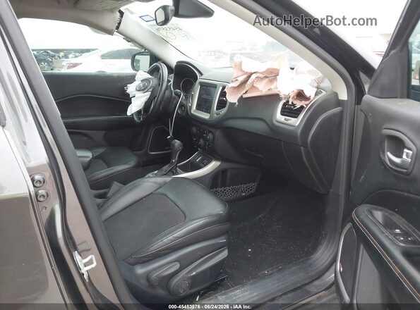 3C4NJCBB8JT125433 2018 JEEP COMPASS Gray Vista interior delantera