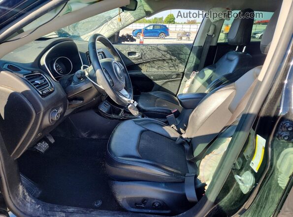 3C4NJCBB8JT408253 2018 JEEP COMPASS Черный Вид салона спереди