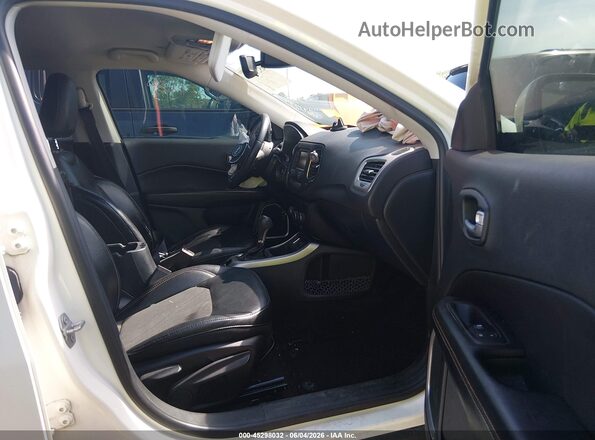 3C4NJCBB8JT462734 2018 JEEP COMPASS White 