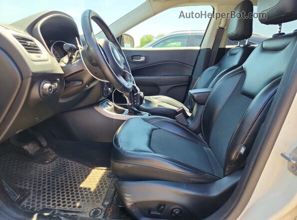 3C4NJCBB8JT488959 2018 JEEP COMPASS White Սալոնի դիմացի տեսք