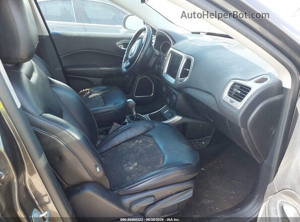 3C4NJCBB9HT632951 2017 JEEP COMPASS Gray Front interior view