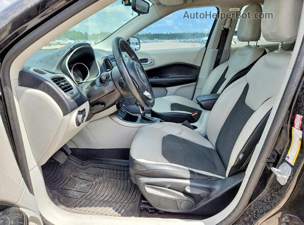 3C4NJCBB9JT494740 2018 JEEP COMPASS Черный Вид салона спереди