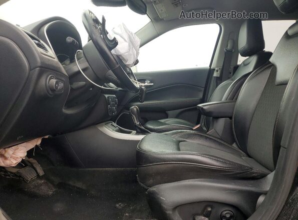3C4NJCBB9JT502495 2018 JEEP COMPASS Black Вид салону спереду