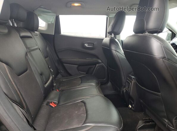 3C4NJCBB9JT502495 2018 JEEP COMPASS Black Вид задньої частини салону
