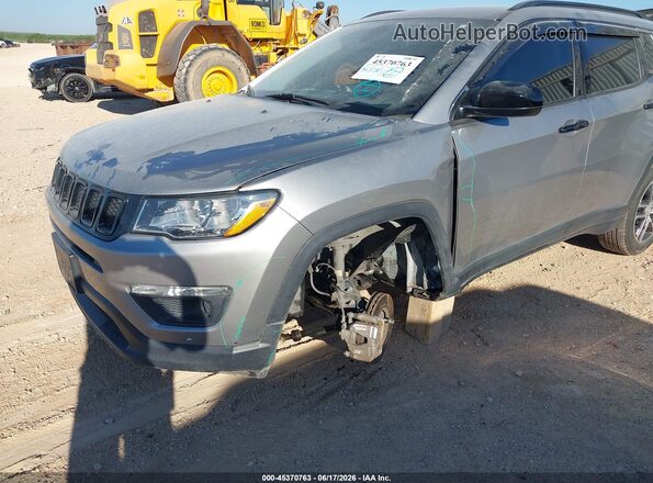 3C4NJCBB9KT762803 2019 JEEP COMPASS Серебряный Вид спереди