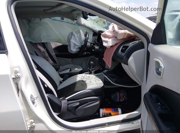 3C4NJCBB9LT206007 2020 JEEP COMPASS White Вид салону спереду