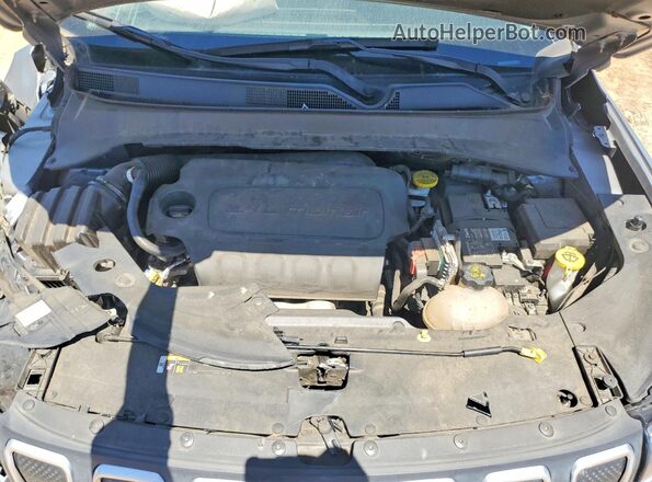 3C4NJCBB9NT138228 2022 JEEP COMPASS Silver Вид задньої частини салону