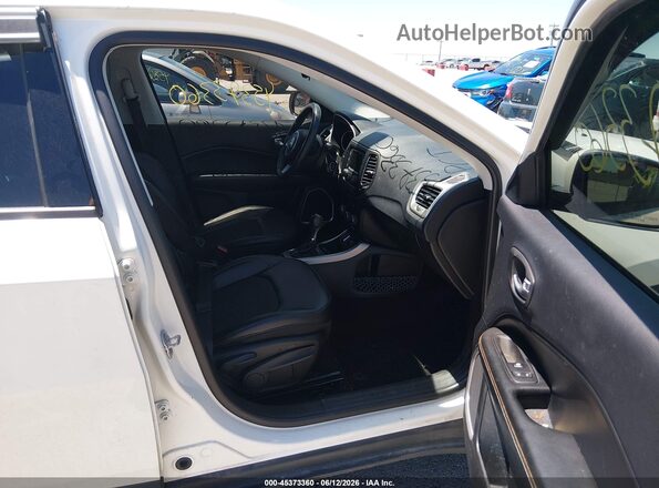 3C4NJCBBXHT632585 2017 JEEP NEW COMPASS White Front interior view