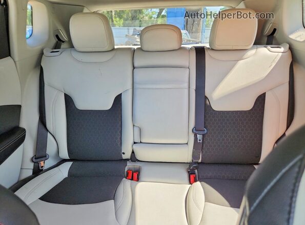 3C4NJCBBXKT730748 2019 JEEP COMPASS Black Rear seats view