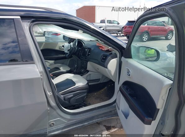 3C4NJCCB0LT152448 2020 JEEP COMPASS Gray Widok wnętrza z przodu