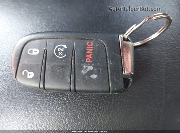 3C4NJCCB1KT769386 2019 JEEP COMPASS Красный Вид панели приборов