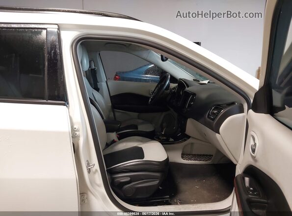 3C4NJCCB2JT358223 2018 JEEP COMPASS White 