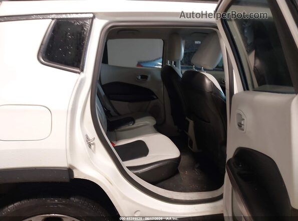 3C4NJCCB2JT358223 2018 JEEP COMPASS White 