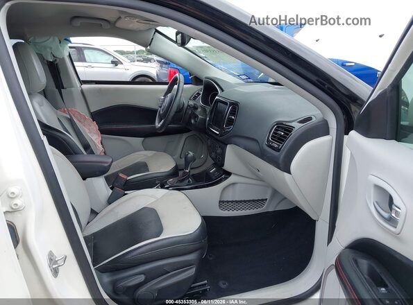 3C4NJCCB2JT405928 2018 JEEP COMPASS White Vista interior delantera