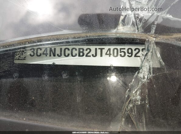 3C4NJCCB2JT405928 2018 JEEP COMPASS White Vista del compartimento del motor