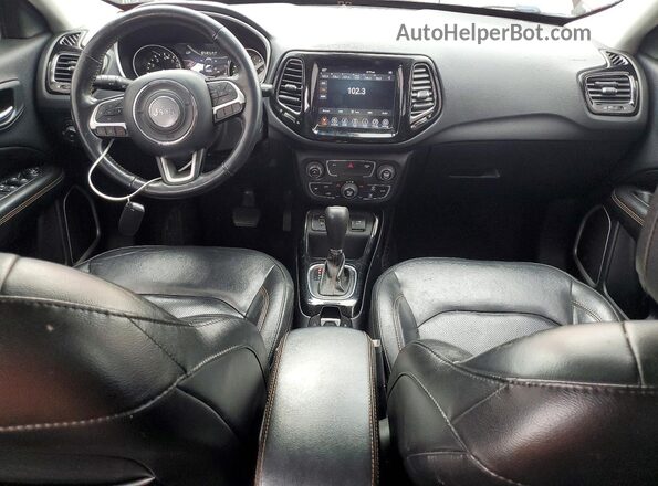 3C4NJCCB2KT662654 2019 JEEP COMPASS Red Вид панелі приладів