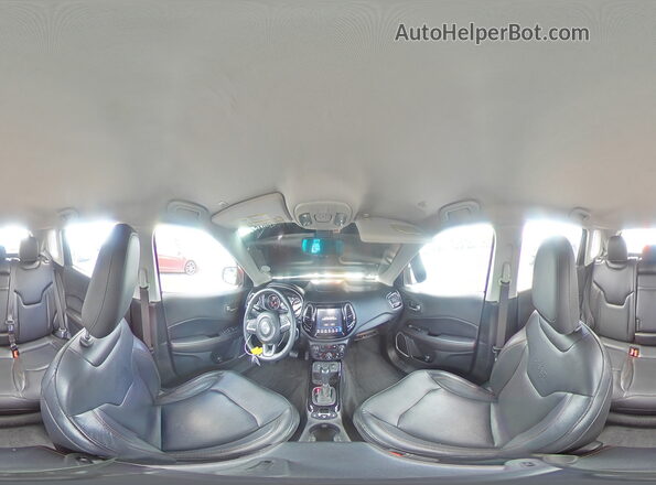 3C4NJCCB3JT488902 2018 JEEP COMPASS Red Widok wnętrza 360 stopni