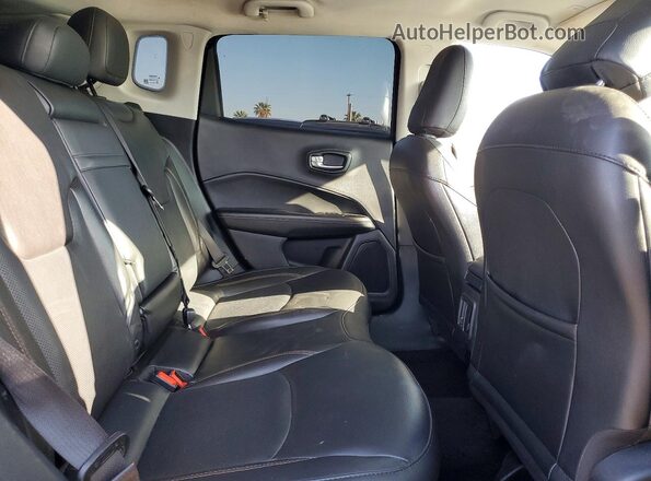 3C4NJCCB4KT670772 2019 JEEP COMPASS Black Rear interior view