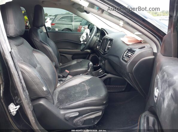 3C4NJCCB7JT122666 2018 JEEP COMPASS Black წინა სალონის ხედი