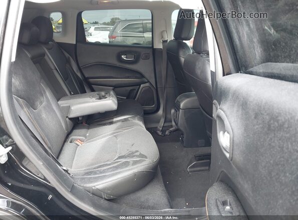 3C4NJCCB7JT122666 2018 JEEP COMPASS Black VIN კოდის სტიკერის ხედი