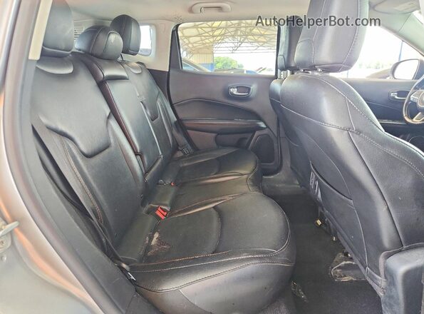 3C4NJCCB8LT194012 2020 JEEP COMPASS Gray Вид задньої частини салону