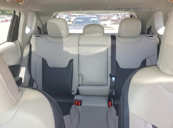 3C4NJCCB9JT123558 2018 JEEP COMPASS White Вид задніх сидінь