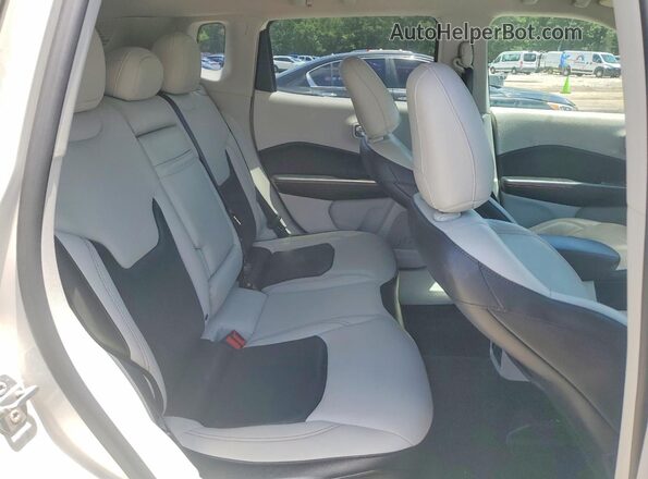 3C4NJCCB9JT123558 2018 JEEP COMPASS White Вид задньої частини салону
