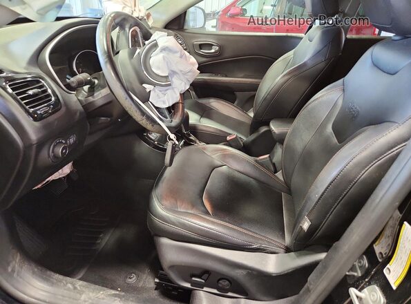 3C4NJCCBXJT248228 2018 JEEP COMPASS Черный 