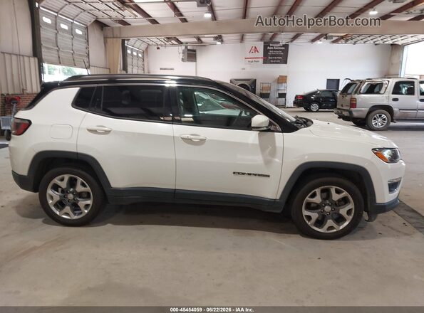 3C4NJCCBXJT502889 2018 JEEP COMPASS White Rear interior view