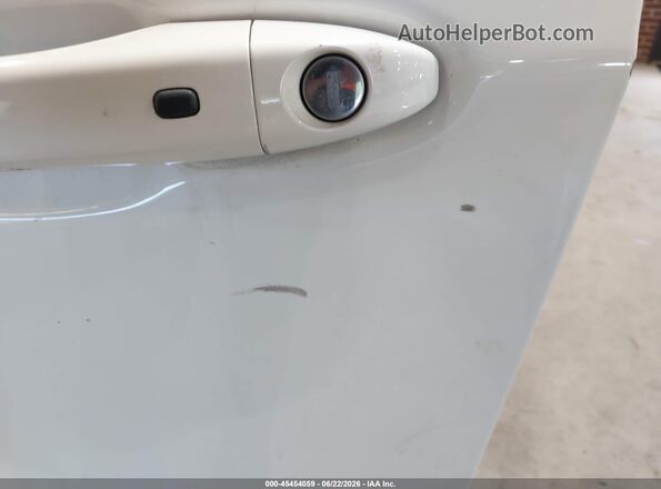 3C4NJCCBXJT502889 2018 JEEP COMPASS White Front view