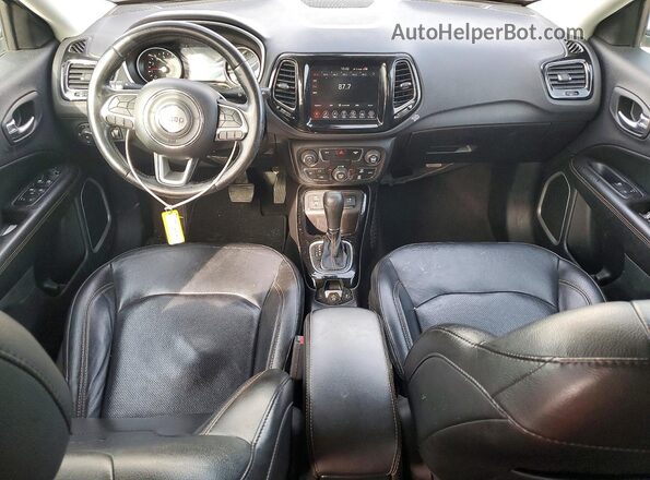 3C4NJCCBXLT107971 2020 JEEP COMPASS Белый Вид панели приборов