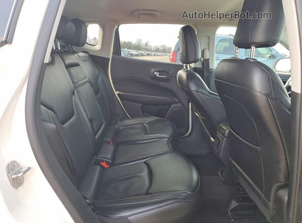 3C4NJCCBXLT107971 2020 JEEP COMPASS Белый Вид задней части салона