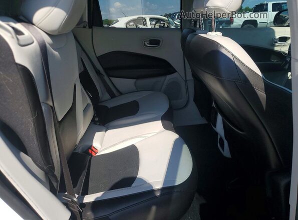 3C4NJCCBXLT114399 2020 JEEP COMPASS White Rear seats view