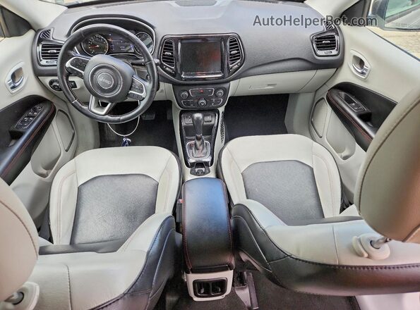3C4NJCCBXLT179642 2020 JEEP COMPASS Silver Dashboard view