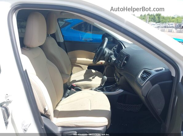 3C4NJDAB3JT361236 2018 JEEP COMPASS White Front interior view