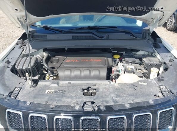 3C4NJDAB3JT361236 2018 JEEP COMPASS White Rear view