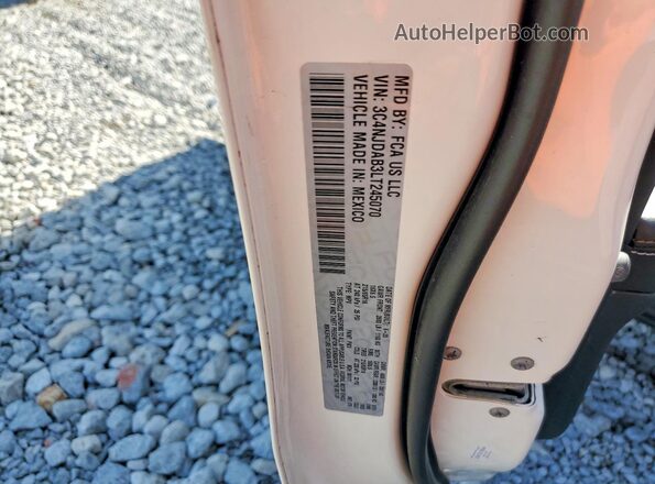 3C4NJDAB3LT245070 2020 JEEP COMPASS White 360 interior view
