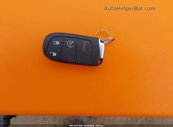 3C4NJDAB4JT345403 2018 JEEP COMPASS Красный Вид панели приборов