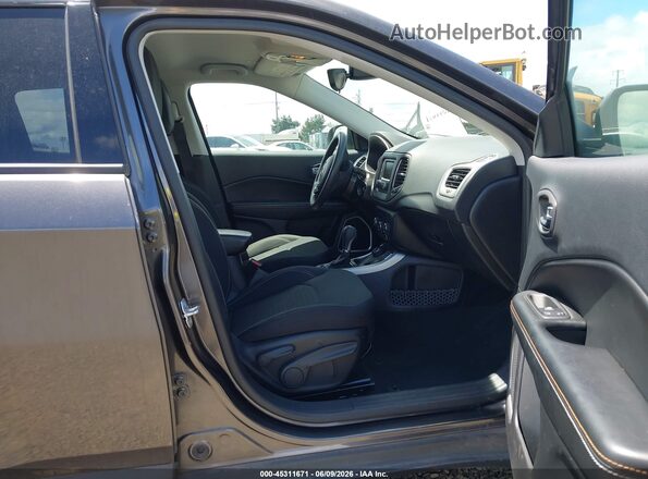 3C4NJDAB5JT392293 2018 JEEP COMPASS Черный Вид салона спереди