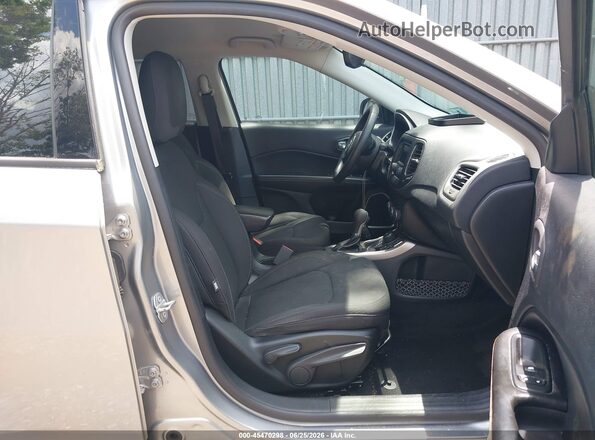 3C4NJDAB7JT116617 2018 JEEP COMPASS Silver Vista interior delantera