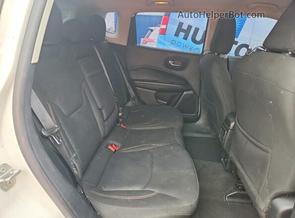 3C4NJDAB9JT308170 2018 JEEP COMPASS White Widok tylnych siedzeń
