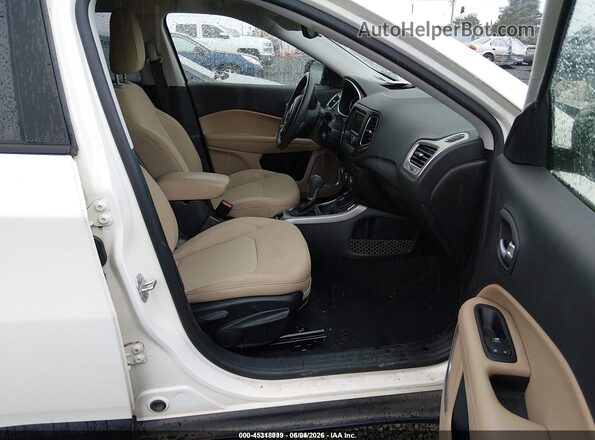 3C4NJDABXJT392290 2018 JEEP COMPASS White Front interior view